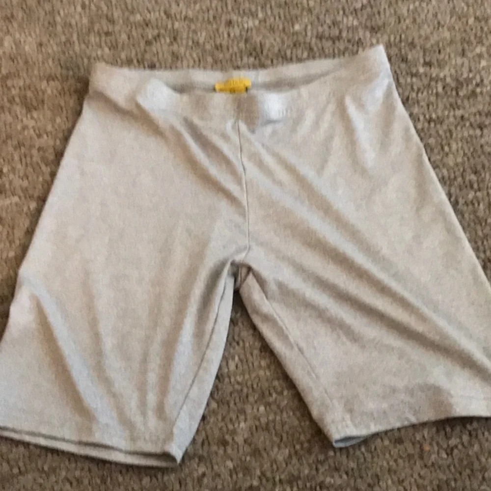small - Picture 1 of 2
